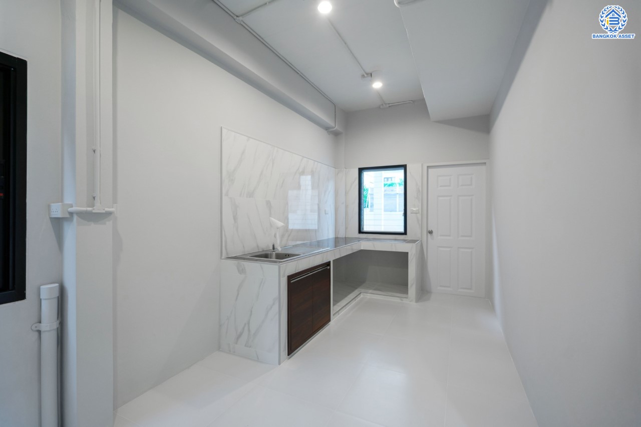 บ้านมือสองตกแต่งใหม่ ม.มณียา รัตนาธิเบศร์-ท่าอิฐ แบรนด์ Property Perfect หลังใหญ่ เนื้อที่ 61.6 ตร.ว. ฟังก์ชันครบ! 4 ห้องนอน 2 ห้องน้ำ 2 ที่จอดรถ บนทำเลที่ดีที่สุด! เชื่อมต่อถ.รัตนาธิเบศร์ และถ.ราชพฤกษ์ ใจกลาง 2 เซ็นทรัลฯ ใกล้ MRT "สถานีบางรักน้อยท่าอิฐ"